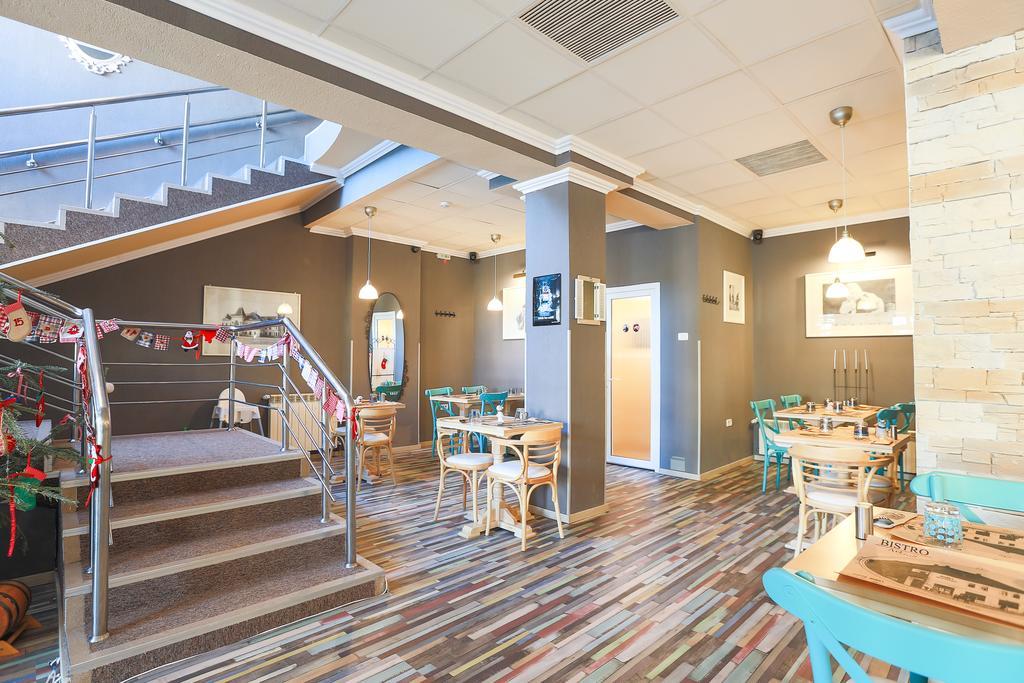 Artmotel & Bistro Haţeg Buitenkant foto