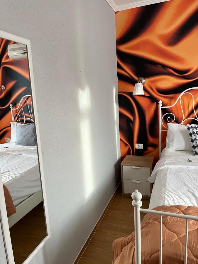 Artmotel & Bistro Haţeg Buitenkant foto