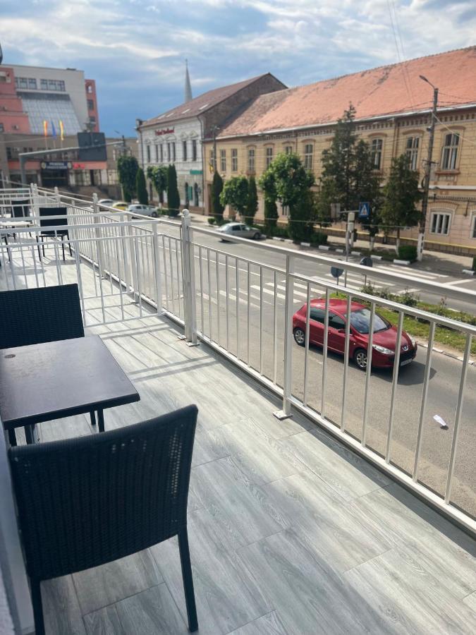 Artmotel & Bistro Haţeg Buitenkant foto