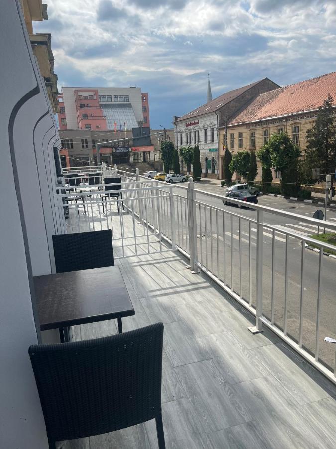 Artmotel & Bistro Haţeg Buitenkant foto