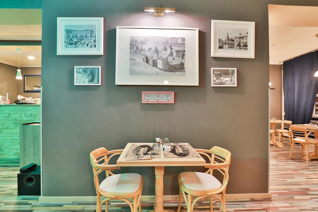 Artmotel & Bistro Haţeg Buitenkant foto